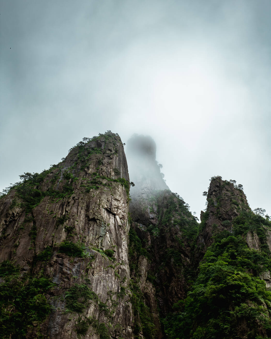 Huangshan peak dissolving into fog